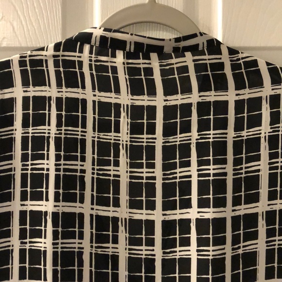 H&M long sleeve white lined, black and white print - Picture 4 of 6